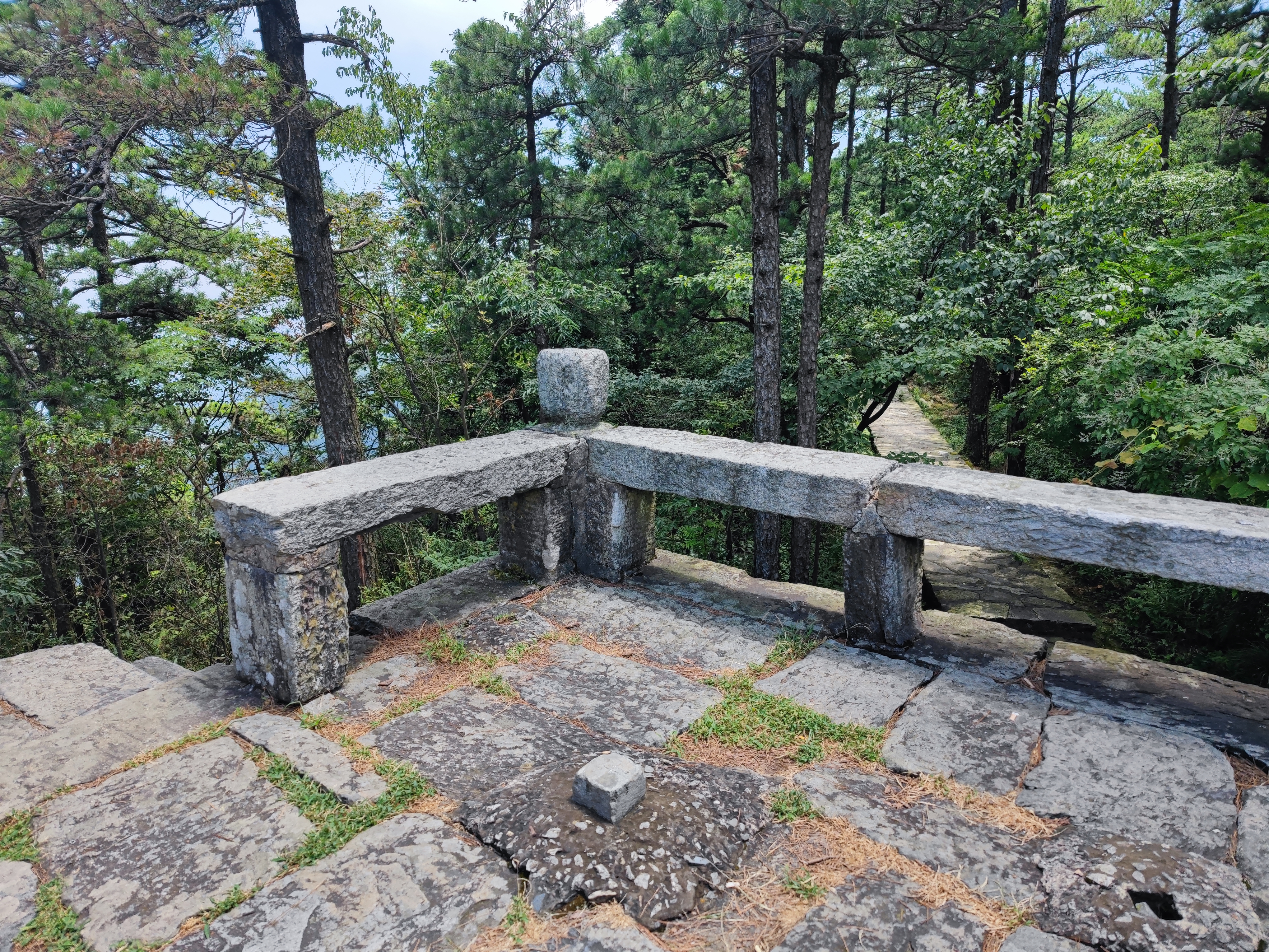 石屋上面